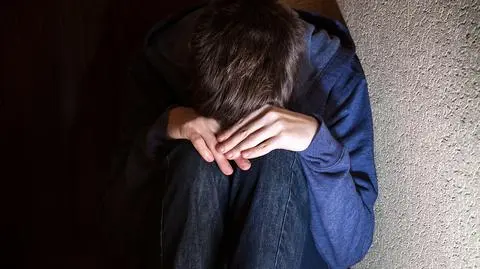 nastolatek chłopiec molestowanie