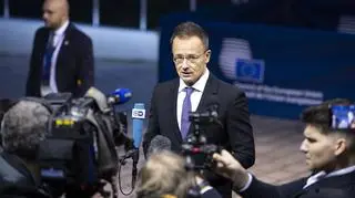 Szef węgierskiej dyplomacji o "strzale w stopę" Brukseli