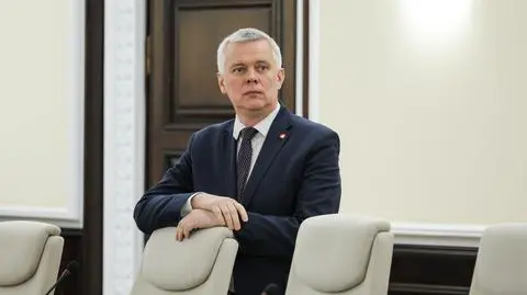"Nie ma środków", ale "siedzimy przy stole, rozmawiamy". Siemoniak o proteście policjantów