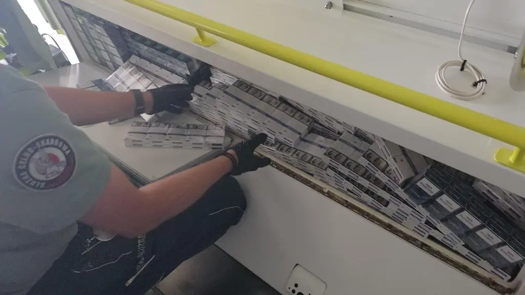 39-latka przewoziła 910 paczek papierosów 