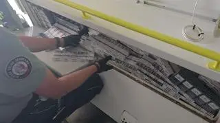 39-latka przewoziła 910 paczek papierosów 