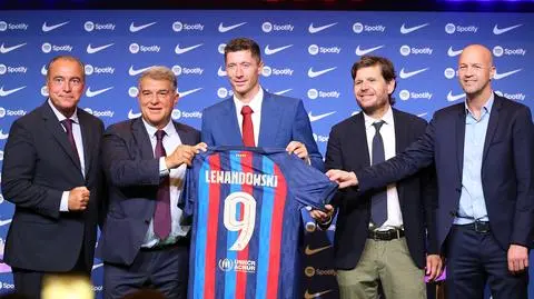"Age is just a number". RL9 presented to Barca fans at Camp Nou