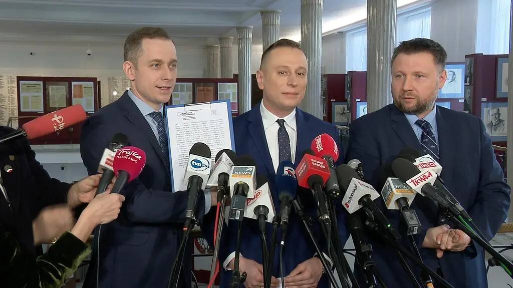 PO zapowiedziała złożenie zawiadomienia w sprawie kierowcy Macierewicza