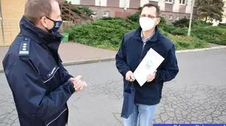Komendant miejski policji w Elblągu podziękował instruktorowi za odpowiedzialną postawę