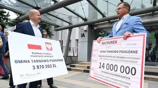 Wójt wręczył posłowi Prawa i Sprawiedliwości rachunek dla Rządu RP na 14 milionów