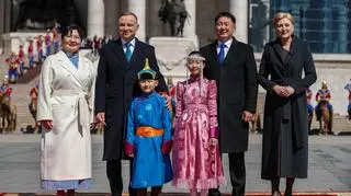 Powitanie polskiej pary prezydenckiej przez parę prezydencką Mongolii