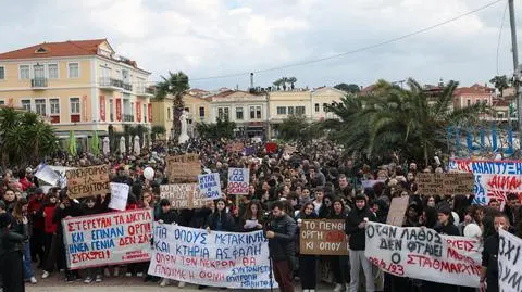"Wszyscy jesteśmy w tym samym wagonie". Protestujący starli się z policją