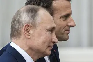 Emmanuel Macron i Władimir Putin (zdjęcie archiwalne z Paryża, 2019 rok)