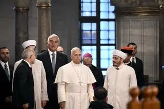 Papież odwiedził Błękitny Meczet w Stambule