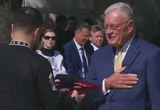 Człowiek Trumpa w Kijowie. Zełenski wręczył mu order