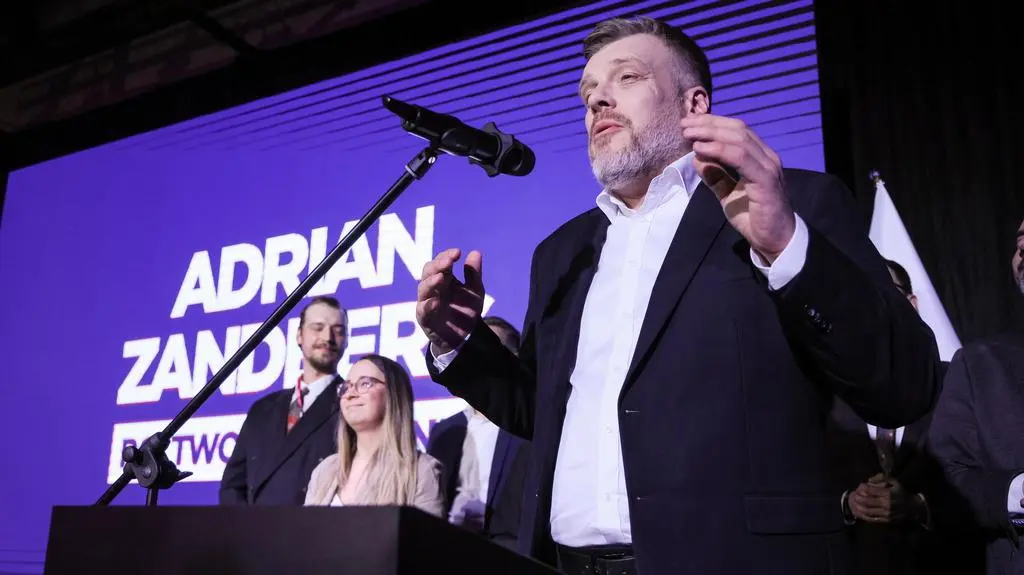 Czy Zandberg wejdzie do rządu? "Negocjować może tylko Tusk"