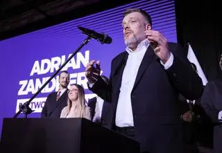 Zandberg w rządzie? "Negocjować może tylko Tusk"