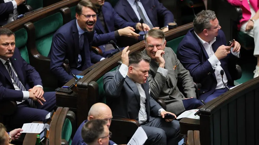 Morawiecki "otwarty na współpracę". Mentzen odpowiedział