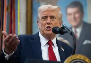 Możliwe masowe zwolnienia. Trump wskazuje winnych
