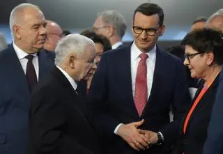 "Sasin zwiera szyki". Zorganizował spotkanie "przeciwko Morawieckiemu"