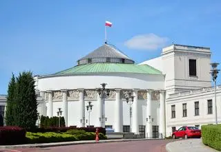 Dron, zmywarki, kilometrówki. Sprawdź poselskie wydatki w naszym quizie