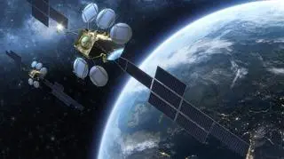 Artystyczna wizualizacja satelitów Hot Bird należących do Eutelsat