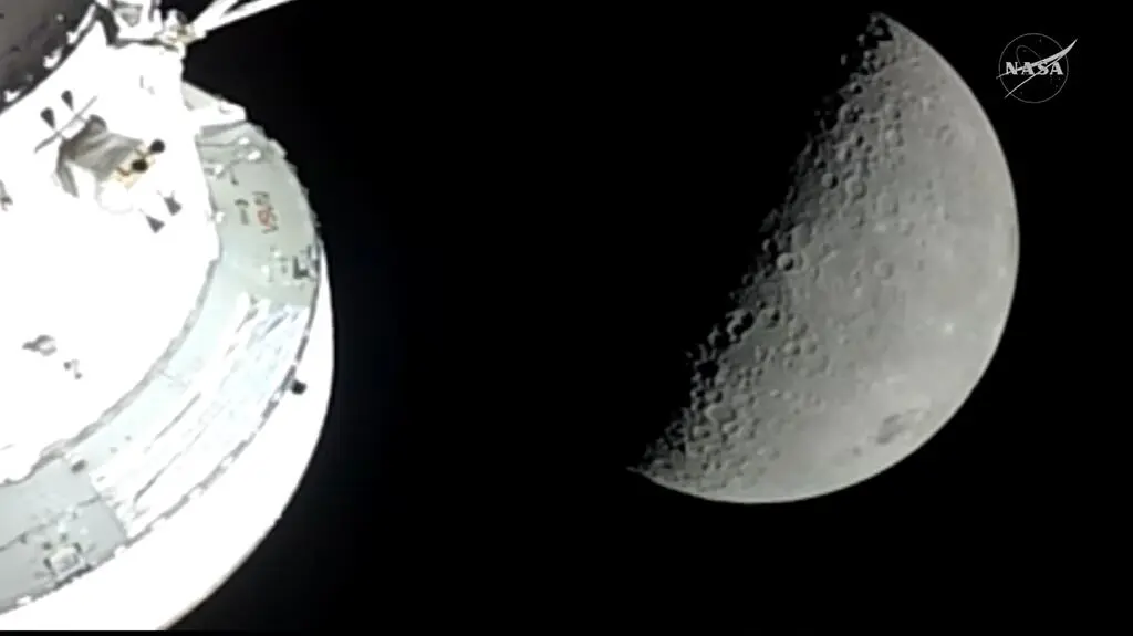 Okrążyli Księżyc, mieli widoki jak z filmów science-fiction, teraz wracają na Ziemię