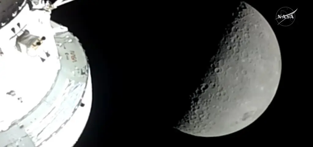 Okrążyli Księżyc, mieli widoki jak z filmów science-fiction, teraz wracają na Ziemię