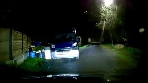 Właściciele posesji dostrzegli sprawców, gdy ci wypakowywali odpady 