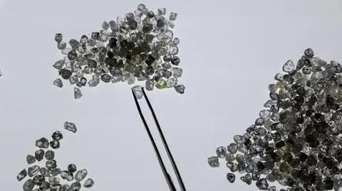 Według szacunków przez Antwerpię przechodzi 80 procent światowego handlu diamentami