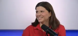 Uczy rodziców, jak odpuścić kontrolę przy stole. Czego nie robić, gdy dziecko się "psuje z jedzeniem"?