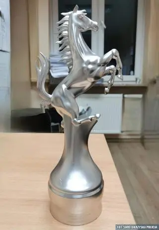 Skradziona statuetka jest warta 100 tysięcy złotych