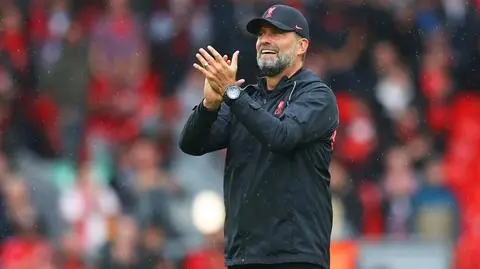 Klopp bez charakterystycznych okularów. "Moja twarz wydaje się dziwna"