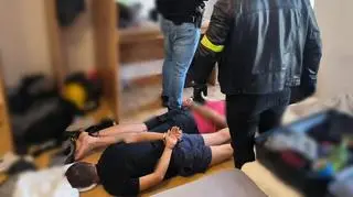 Mężczyźni usłyszeli zarzuty zmuszenia do określonego zachowania