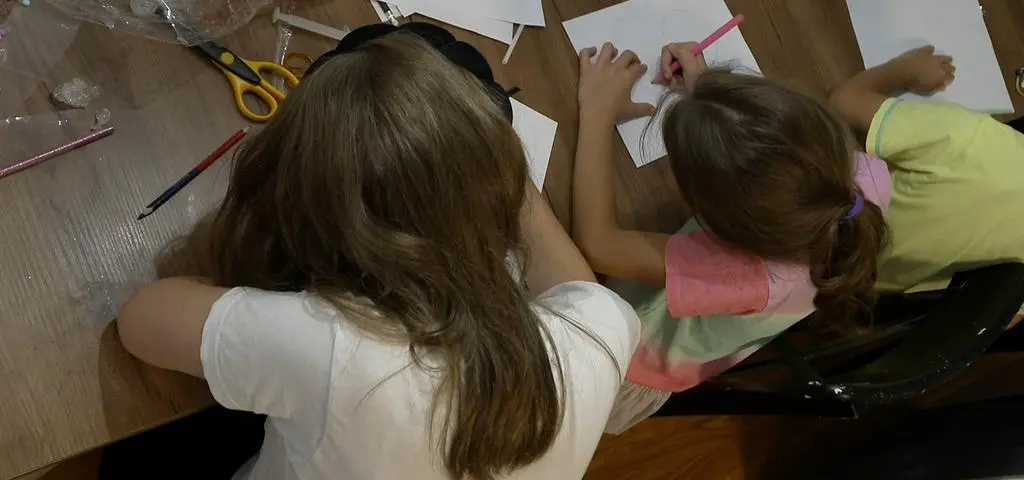 Myli się go z ADHD lub autyzmem. Zespół, w który "mózg podziurawiony jest jak sito"