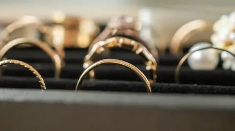 Mężczyzna okradł sklep jubilerski w Siedlcach