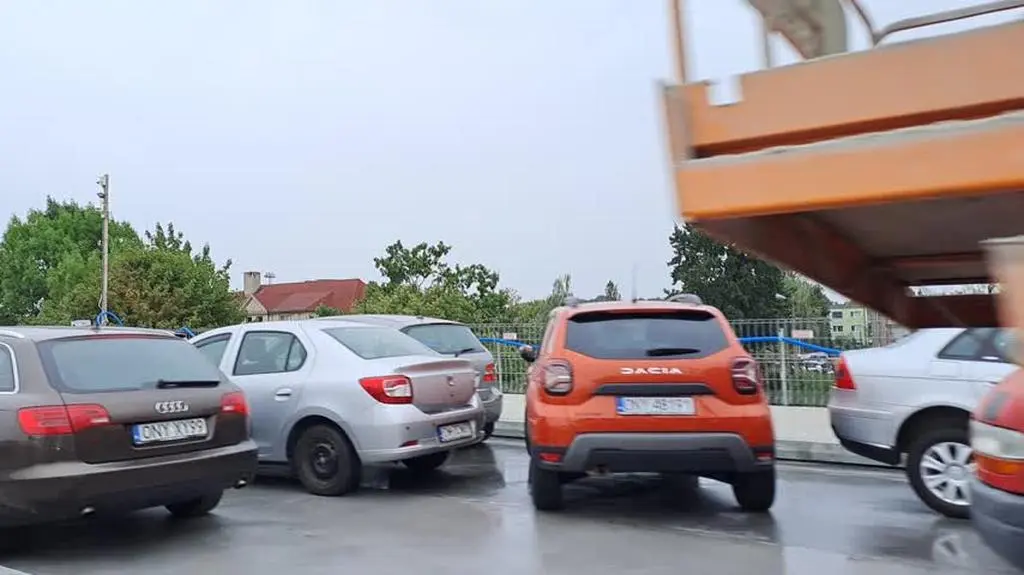 Sznur samochodów na wiadukcie w Nysie