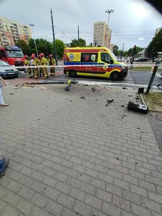 Do zdarzenia doszło w rejonie skrzyżowania ulic Wyszyńskiego i Retkińskiej