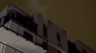 Płomienie pojawiły się na piątym piętrze budynku