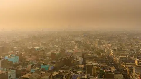 new delhi indie smog shutterstock_2294585333