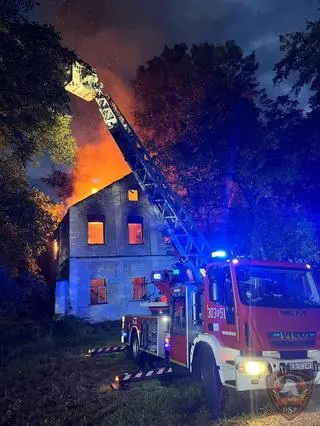 Pożar budynku przy pałacu w Piekarach 