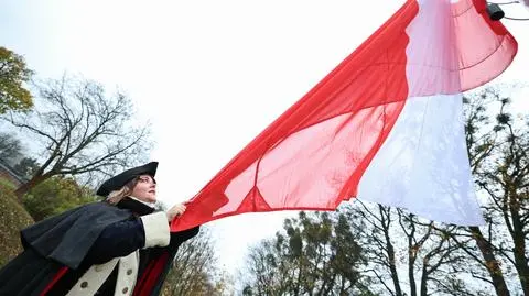Uroczyste podniesienie flagi państwowej na maszt  znajdujący się na Górze Gradowej w Gdańsku