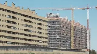 "Miasto duchów". Tak brakuje mieszkań, że ludzie biorą wszystko