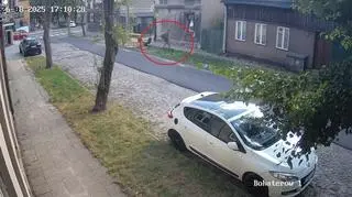 Mężczyzna podpalił odpady w oku kamery