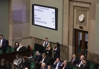 SAFE w Sejmie, PiS i Konfederacja przeciwko. Tusk: maski opadły