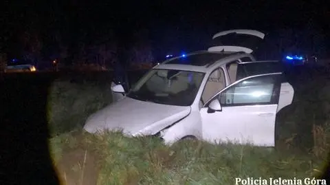 "Wielokrotnie próbował zepchnąć radiowóz z drogi"