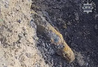 Deszcz wypłukał z ziemi bombę, granat i kości