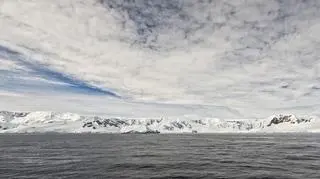 "Dziura grawitacyjna" nad Antarktydą. Co jest jej przyczyną