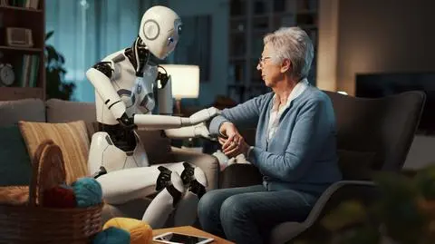 android robot starsza osoba emeryt shutterstock_2272394135