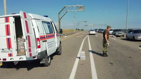 Kolejka samochodów na moście Krymskim 