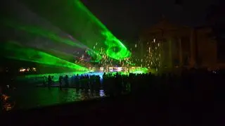 Pokazy laserowe przed Teatrem Wielkim