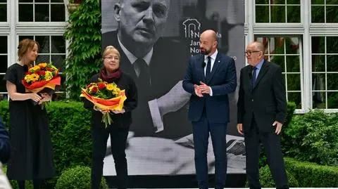 Uroczystość wręczenia Nagrody Jana Nowaka-Jeziorańskiego dla Stowarzyszenia "Memoriał" w siedzibie Zakładu Narodowego im