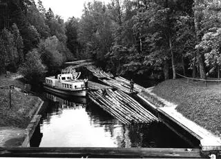 Kanałem spławiano drewno