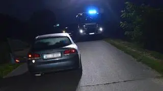 Mężczyzna leżał na drodze