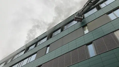 Trzy osoby poszkodowane, 50 ewakuowanych, zalana porodówka. Pożar w centrum medycznym